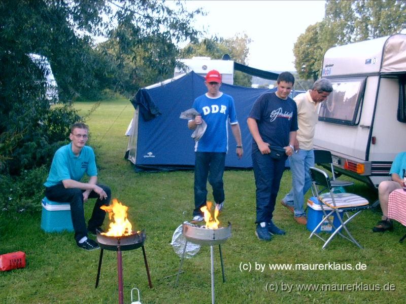 Kirchhain_2004 (2).JPG - Der Dof Rochen. (Der darf Rauchen) Zitat stammt vom Träger des T-Shirt's.